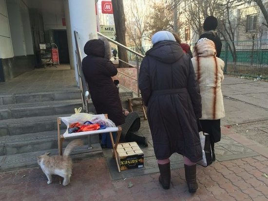 В Астрахани скорая помощь оставила на улице мертвую старушку со справкой