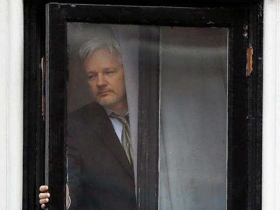 Основателю WikiLeaks Ассанжу предъявили обвинения в США