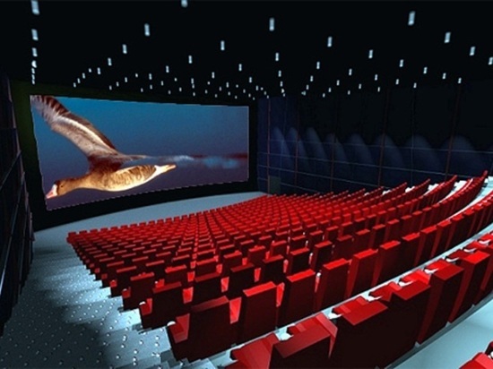 Жители калужских Малинников получили свой 3D-кинотеатр