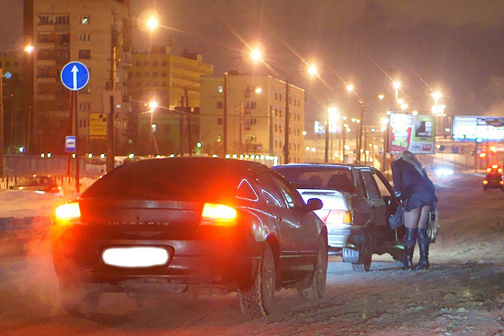 Где стоят проститутки на улицы в москве шлюхи в уфе 40 лет