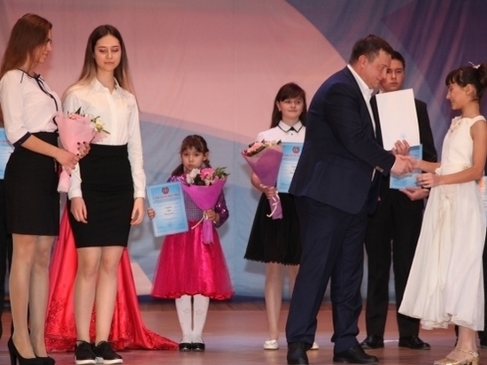 Волгоградские артисты и музыканты получили стипендию губернатора