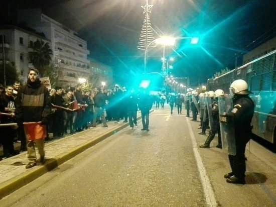 СМИ сообщают о 22 задержанных при столкновениях в Афинах