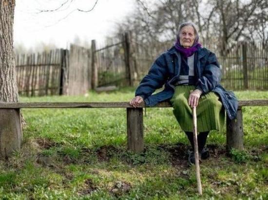 Спустя 20 лет 93-летняя пенсионерка увидела свет в своем доме