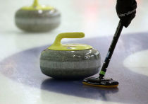 В канадском городе Ред-Дир во время этапа Мирового тура по керлингу дисквалифицировали целую команду, в составе которой выступал олимпийский чемпион Сочи-2014 Райан Фрай. Причиной оказалось состояние спортсменов - все они были нетрезвые и устроили пьяный дебош.