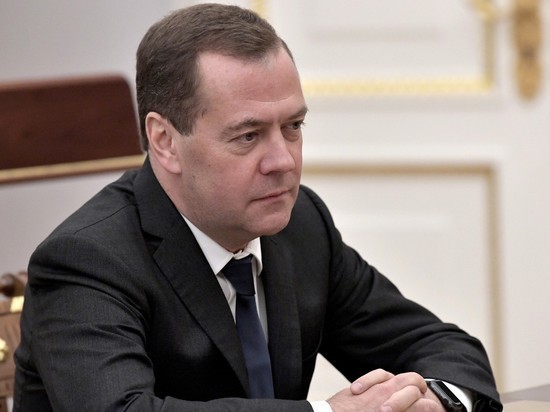 Медведев утвердил величину пособия по безработице