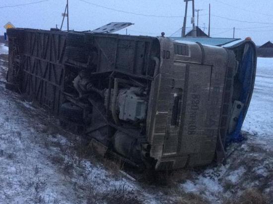 В Свердловской области перевернулся автобус, есть пострадавший