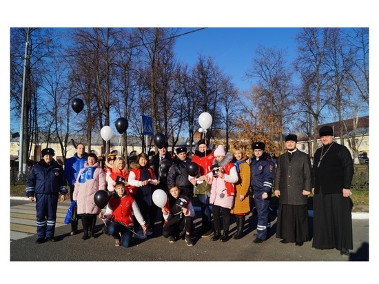 В Серпухове сотрудники ГИБДД почтили память жертв дорожных аварий
