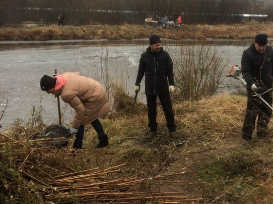 В выходные 100 активистов очищали Люльченку от мусора