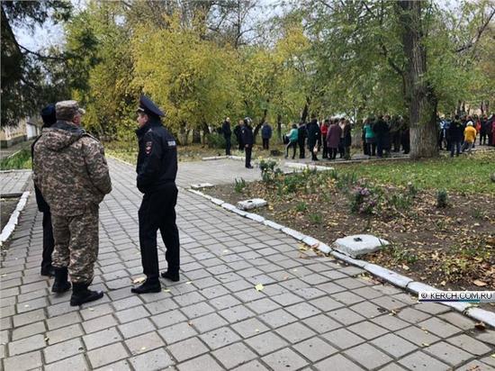 Студентов керченского политеха эвакуировали из-за "минирования"