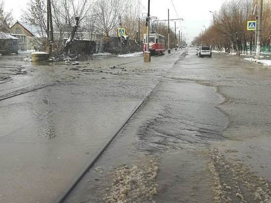 В Омске отменят трамвайный маршрут из-за прорыва водопровода