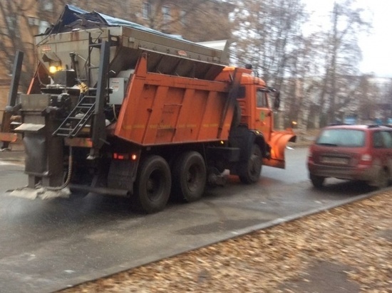 За сутки на улицы Кирова высыпали 222 тонны реагентов