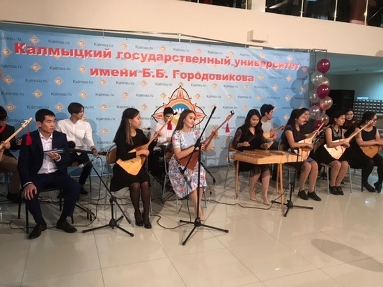На поддержку инициатив студентов и в качестве поощрения активистов КалмГУ  выделили порядка 2,5 млн  рублей