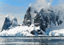 Ледяной щит Антарктиды ускоряет свое движение за счет теплового источника, обнаруженного подо льдами