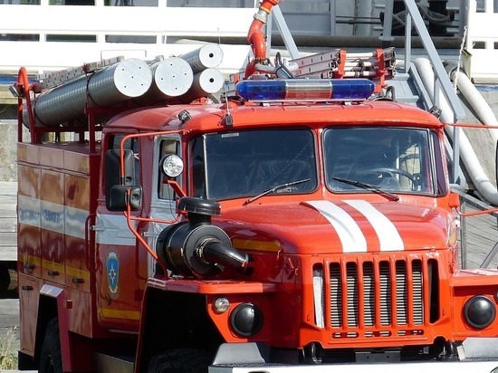 Серьёзный пожар в Кузбасском ТЦ тушили 90 человек и 20 машин