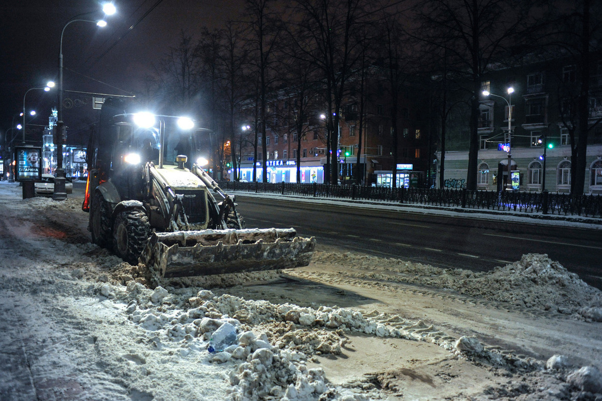 В Перми убирают снег в круглосуточном режиме - МК Пермь
