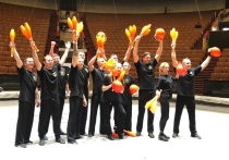 Уникальный трюк с жонглированием булавами исполнили артисты Большого московского цирка