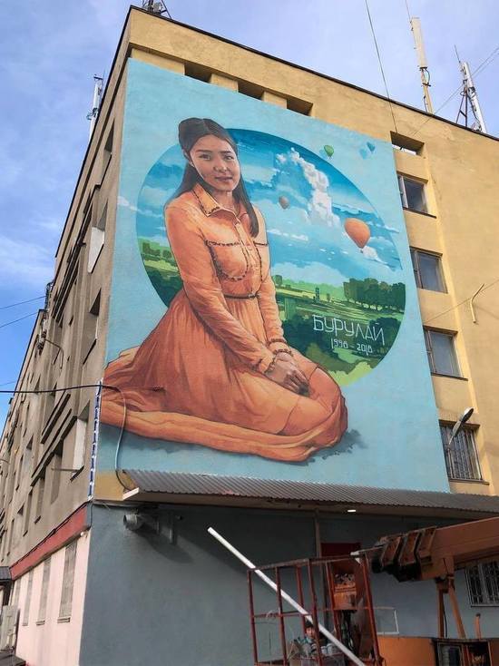 Историю убитой в здании милиции кыргызстанки Бурулай увековечили в стрит-арте