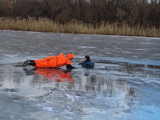 Тамбовские спасатели провели масштабную тренировку на льду