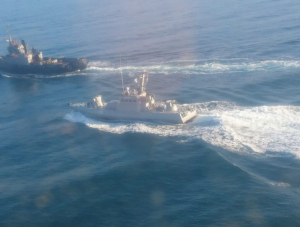 Морская провокация Украины: тревожные кадры из района Керченского пролива  