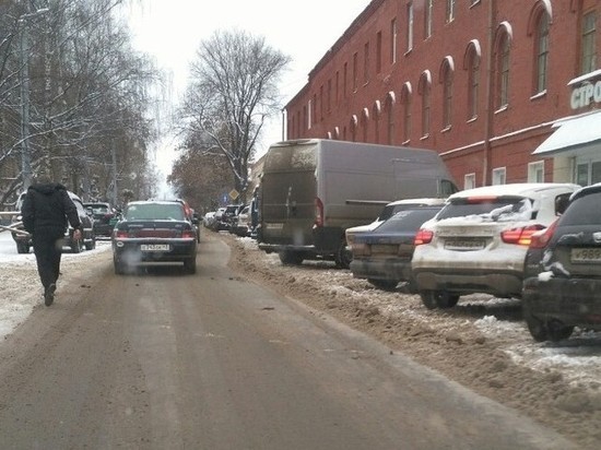 Дорожникам поручили избавить улицы города от "снежной каши"