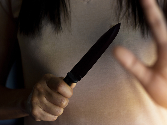 В Саранске 15-летняя девушка ударила мужчину ножом в живот