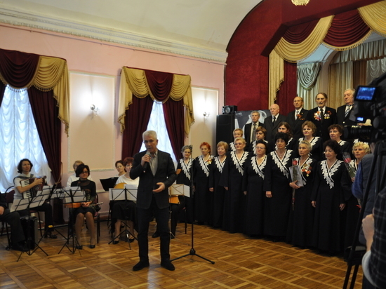 Этот коллектив объединил представителей самых разных профессий и судеб, но близких по духу людей