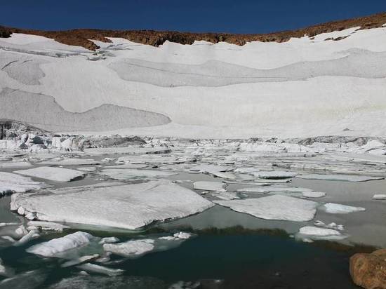 Ямальских туристов призывают фотографировать тающие ледники