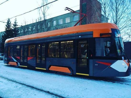 Высокинскому показали новые трамваи, которые будут обслуживать Екатеринбург