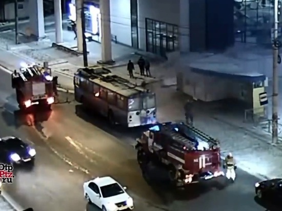 В центре Петрозаводска загорелся троллейбус: внутри были пассажиры