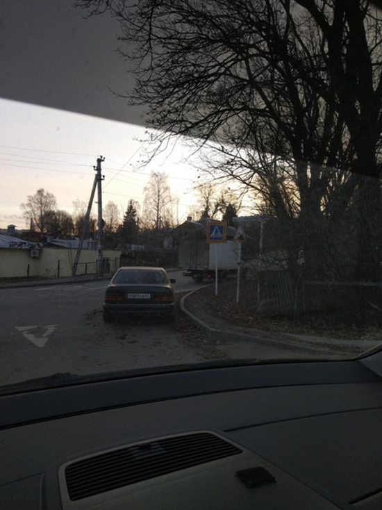 В Смоленске очевидец наказал водителя за неправильную парковку
