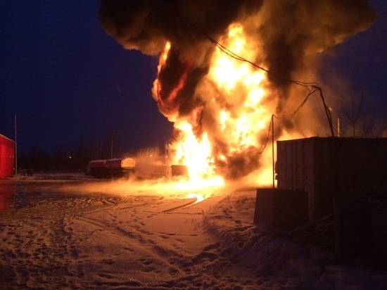 Бензовоз загорелся на АЗС в нижегородском поселке Дружном