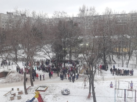 В Ульяновске из школы эвакуировано 452 человека