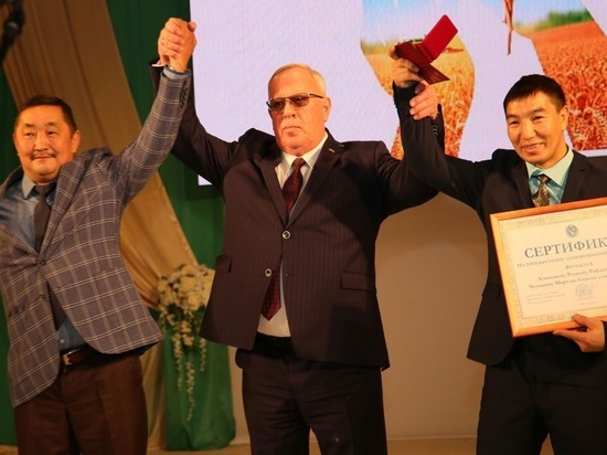 Победитель на ЧМ по самбо получил квартиру от Александра Бердникова, пока еще главы Республики Алтай