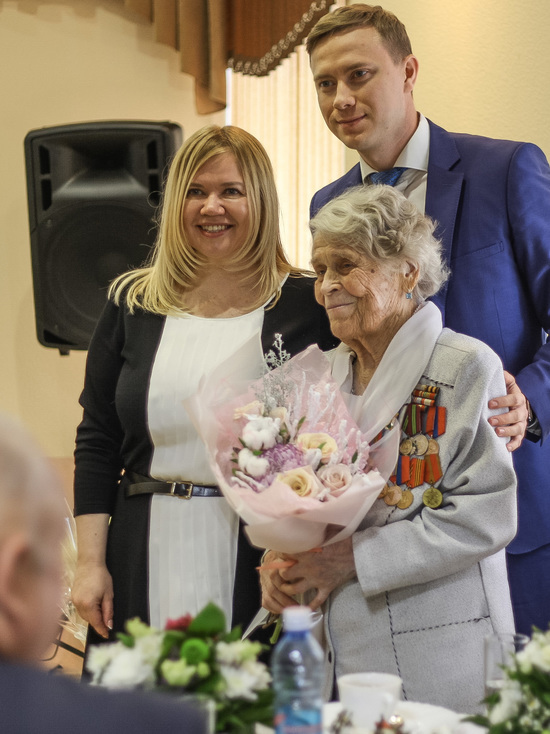 Ровесница города Кемерово станцевала вальс на своем 100-летии Ровесница города Кемерово станцевала вальс на своем 100-летии