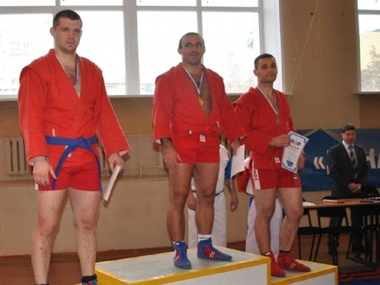 Тамбовские самбисты из УМВД стали серебрянными призерами соревнований среди силовиков