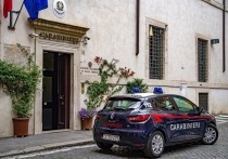 Итальянские карабинеры во вторник во время спецоперации на острове Сицилия задержали 46 членов мафиозной организации "Коза Ностра", пишет газета La Repubblica