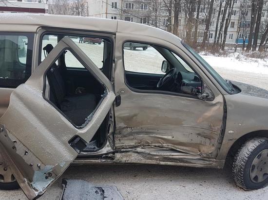 Два пассажира микроавтобуса пострадали в ДТП в Тверской области