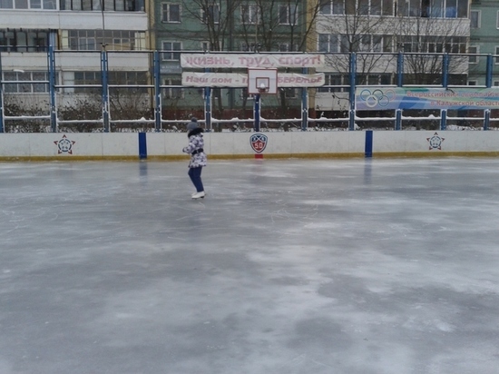 В Калуге начали заливать катки