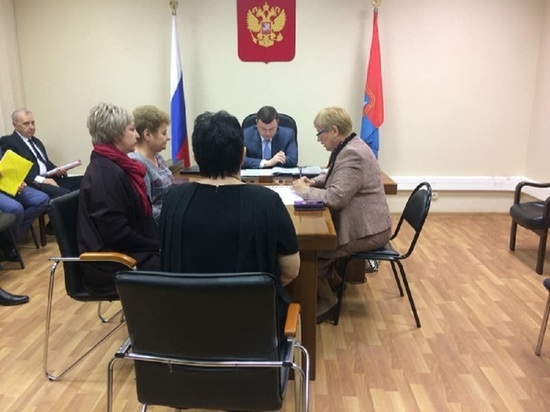 Губернатор поручил отремонтировать спортзал в школе Петровского района