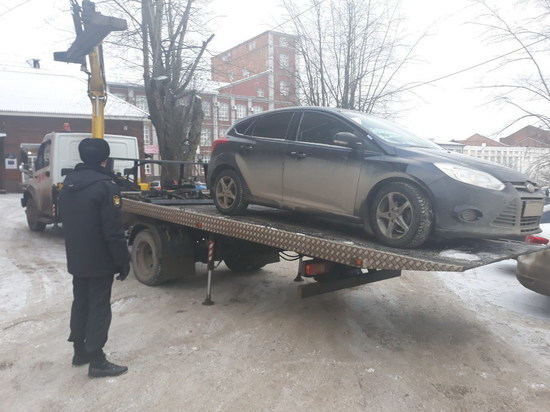 У ивановца за миллионный долг по алиментам приставы арестовали иномарку