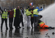 В Париже продолжаются суды на участниками беспорядков из-за повышения цен на бензин и растущей бедности