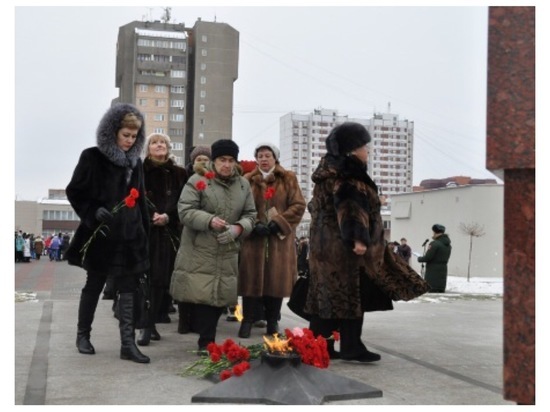 В Серпухове горожане почтили память героев в честь Дня воинской славы