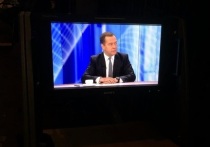 Премьер-министр Дмитрий Медведев дал интервью российским телеканалам в прямом эфире