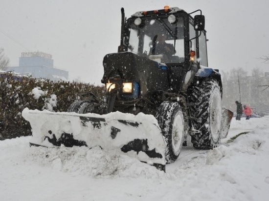 Уборкой трасс Ярославской области от снега занимается более 300 единиц спецтехники