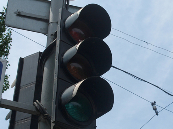 Из-за отключения светофора в Твери случился транспортный коллапс