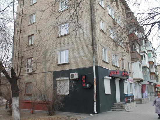 Жильцы дома в Волгограде недовольны шумом из-за открывшейся пивнушки