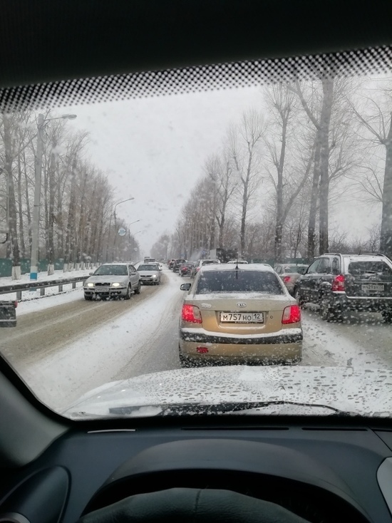 В Ульяновск пришла зима - пробки на дорогах