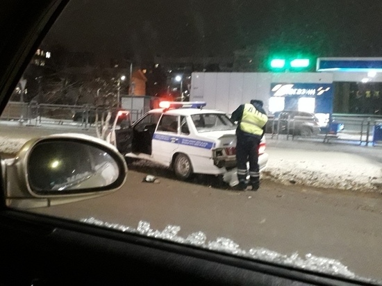 Чёрный бумер: в Иванове «БМВ 750» протаранил машину ДПС