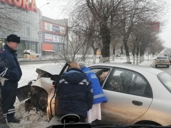 Опубликовано видео момента смерти водителя в ДТП в Дзержинском районе Волгограда