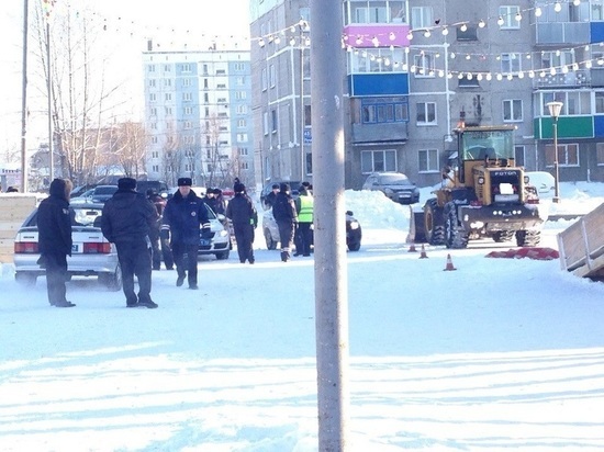 Камеры сняли гибель ребенка от наезда снегоуборщика в Междуреченске